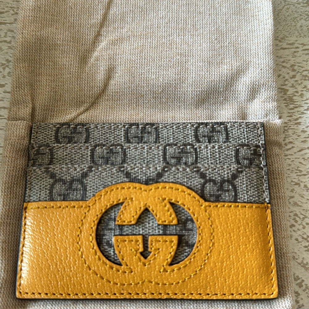GUCCI CARD CASE WITH CUT-OUT INTERLOCKING G